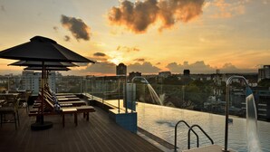 A rooftop pool area with lounge chairs and a water feature. - Novotel Nairobi Westlands (Nairobi)