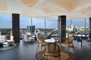 2 bars/lounges, rooftop bar