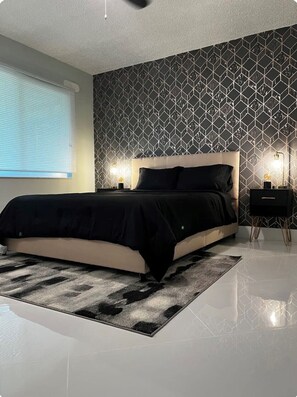 3 habitaciones, tabla de planchar con plancha, wifi y ropa de cama