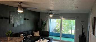 Luxury residential home min from beach 