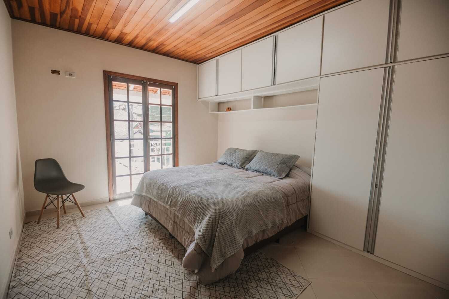 Quarto quádruplo conforto, sacada, vista para a cidade | Wi-Fi de cortesia