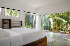 1 Schlafzimmer, Zimmersafe, Schreibtisch, Bügeleisen/Bügelbrett