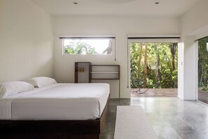 1 Schlafzimmer, Zimmersafe, Schreibtisch, Bügeleisen/Bügelbrett