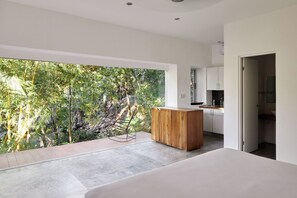 1 Schlafzimmer, Zimmersafe, Schreibtisch, Bügeleisen/Bügelbrett