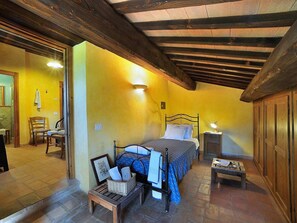 5 bedrooms, iron/ironing board, WiFi