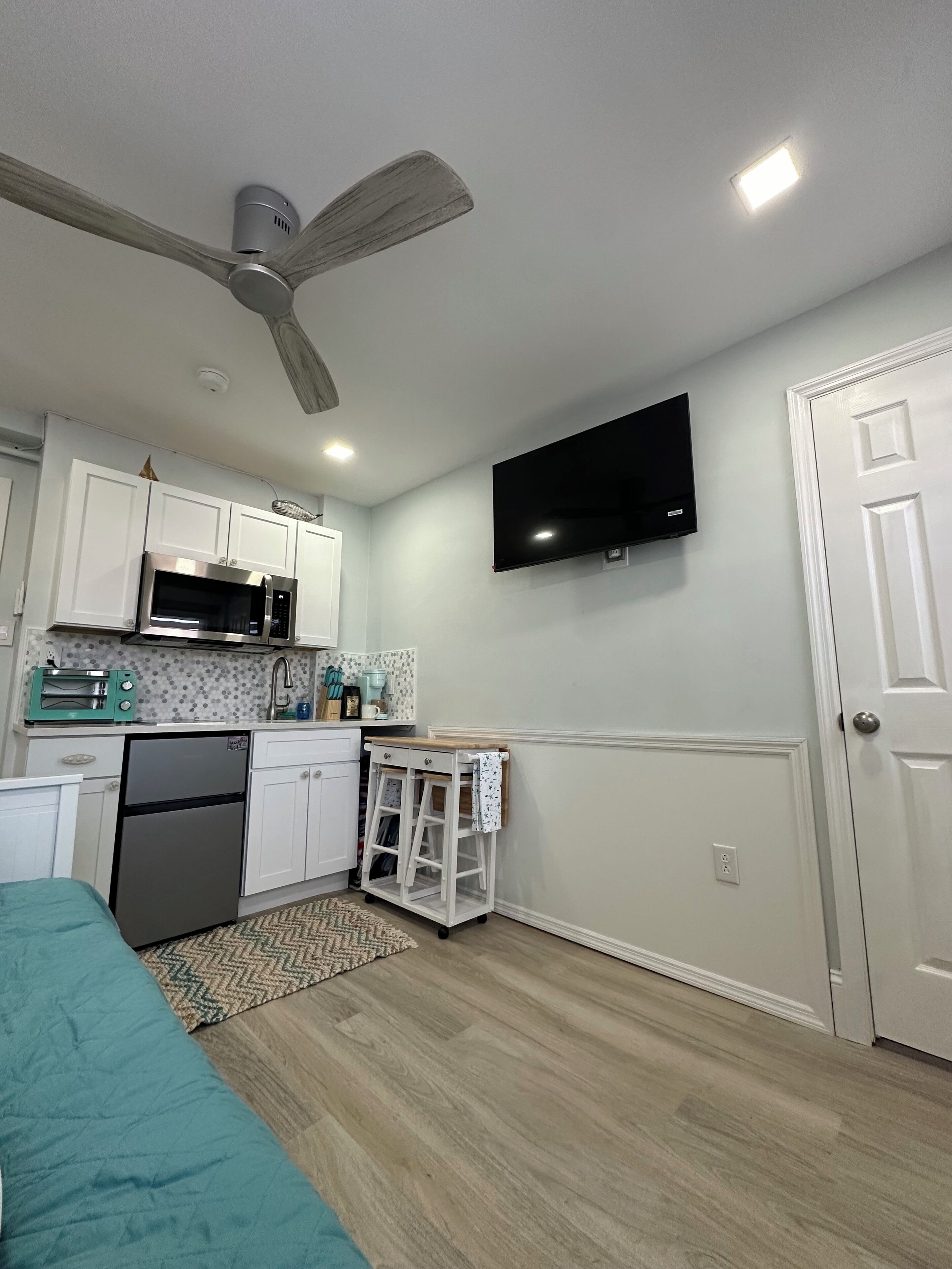 Micro-ondes, four, plaque de cuisson