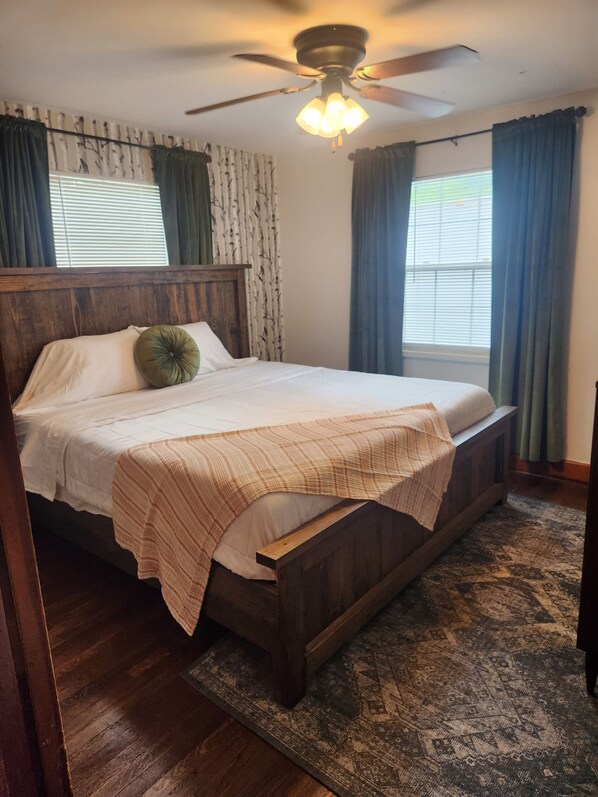 3 bedrooms, WiFi, bed sheets - Cozy, Clean Cottage, Wi-Fi, Coffee ☕️ Garage Parking (Bluefield)