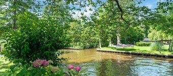 Group Home in Giethoorn with Waterside Terrace