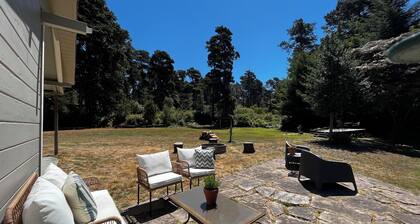 Cozy Mendocino Coast cottage, wood stove and fire pit. Pet friendly!