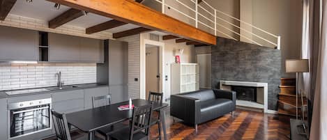 Apartment | Private kitchen | Full-sized fridge, microwave, oven, stovetop