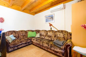 Smart TV, fireplace - Holiday Home in Seline near the Sea (Seline)