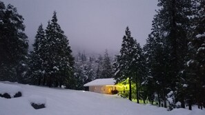 Exterior - Yosemite Getaway | Starlink + Forest Views (Mariposa)