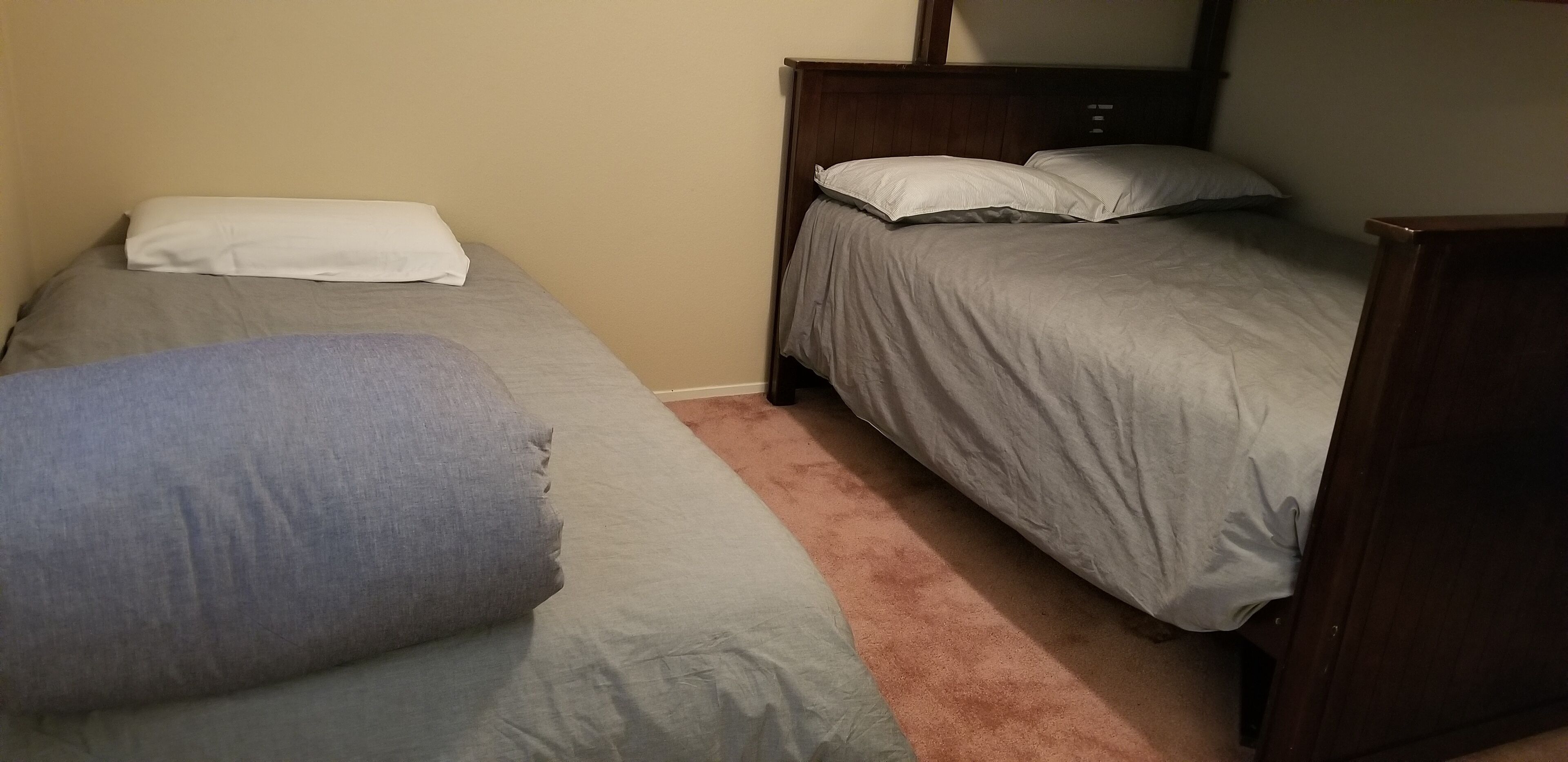 2 bedrooms, iron/ironing board, free WiFi, bed sheets