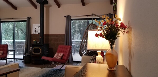 Interior - Yosemite Getaway | Starlink + Forest Views (Mariposa)