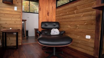 Cabaña de lujo, vistas a la montaña | 1 dormitorio, escritorio, espacio para trabajar con un portátil