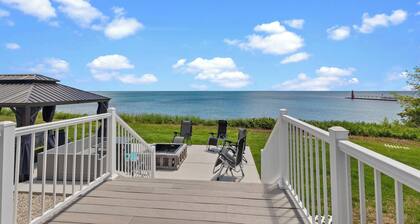 Lighthouse Retreat Close to Lambeau Field
and the amazingDoor county Fall Color