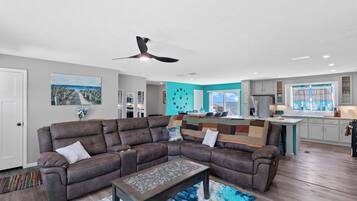 Een smart-tv en een open haard