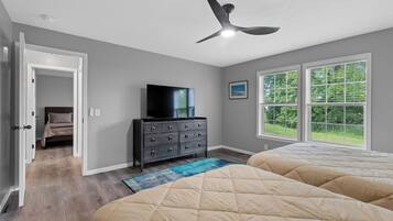 4 bedrooms, iron/ironing board, free WiFi, bed sheets
