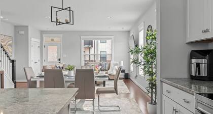 Spacious Duplex, Near VCU, 5 Free Parking, Fenced