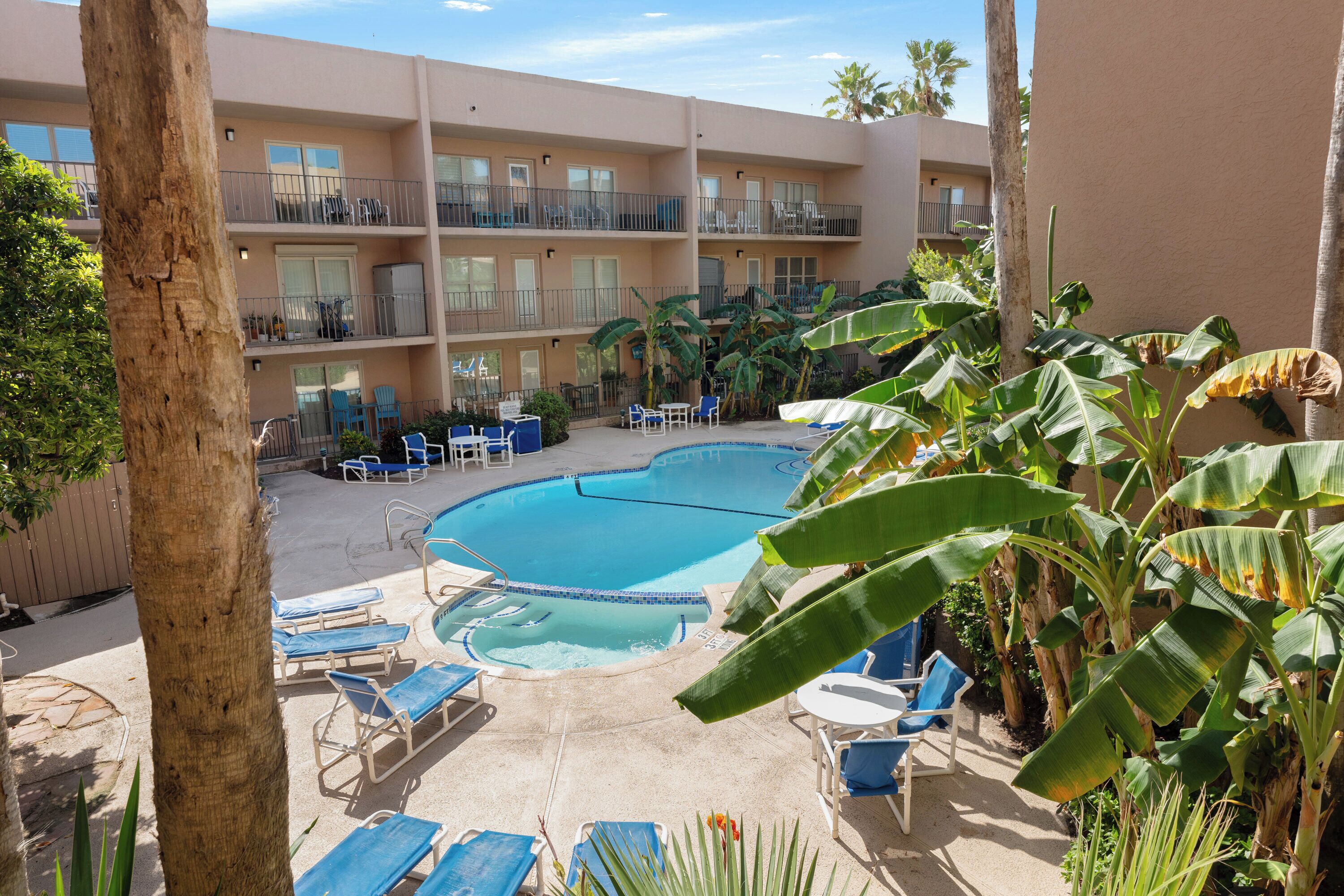 Een verwarmd zwembad