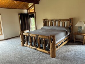 4 bedrooms, travel cot, free WiFi, bed sheets