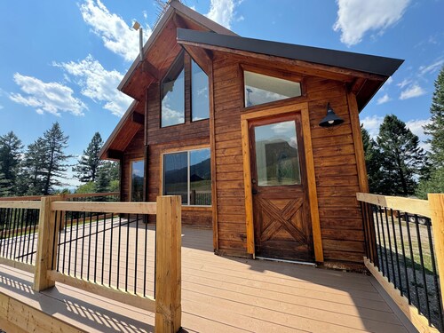 Cozy Strawberry Creek Cabin with WiFi bordering forest in Bedford, WY