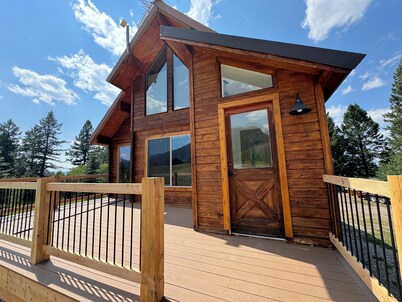 Cozy Strawberry Creek Cabin with WiFi bordering forest in Bedford, WY