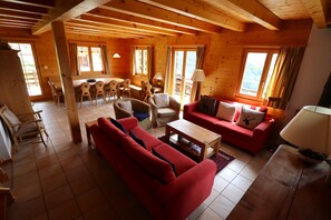 Fernseher, Kamin