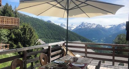 Charmant chalet au confort moderne, accueillant et bien entretenu avec une trĂšs belle vue, pour 12 p