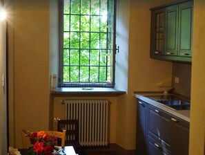 Fridge, oven, stovetop, dishwasher - Charming Castle Stay, Robella (Robella)