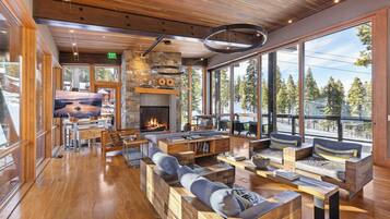 المنشأة من الداخل