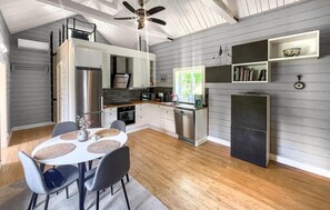 Fridge, oven, stovetop, dishwasher - 1 bedroom awesome home in Söderköping (Söderköping)