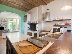 Fridge, stovetop, dishwasher, coffee/tea maker - Holiday Home in Fano near the Beach (Fano)