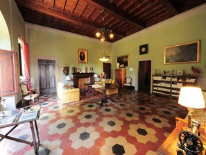 Lobby - Rustic Elegance Near Florence (Rignano Sull'Arno-FI)