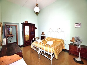 6 makuuhuonetta, silitysrauta/-lauta, Wi-Fi