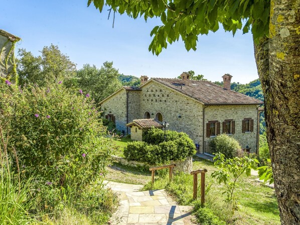 Exterior - Villa in Belforte near Sasso Simone Park (Belforte all'Isauro)