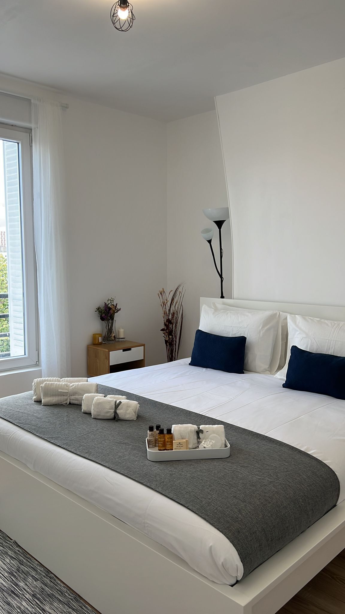 2 soverom, skrivebord, strykejern/-brett og wi-fi (inkludert)