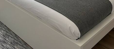 2 Schlafzimmer, Schreibtisch, Bügeleisen/Bügelbrett, kostenloses WLAN