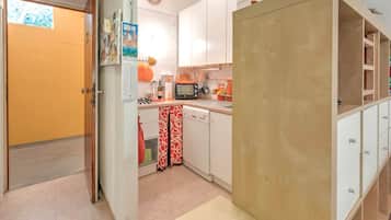 Réfrigérateur, plaque de cuisson, lave-vaisselle, cafetiÚre/bouilloire