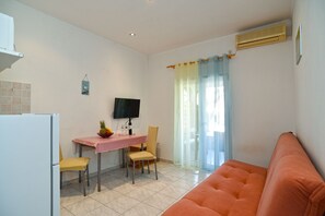 TV - Apartment 759/1768 (Istria - Valbandon), 1500m from the beach (Valbandon)
