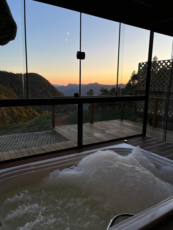 Interior - Chalé Aconchegante no Circuito Caravaggio com Hidromassagem Vista das Montanhas (Santa Teresa)