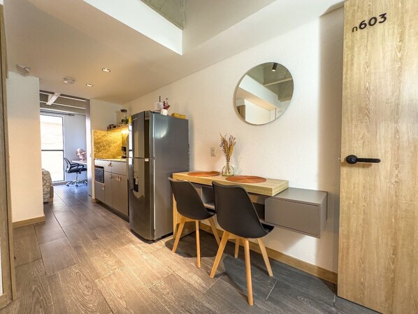 Interior - Studio apartment with excellent location in Medellín (Medellín)