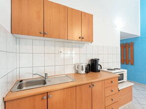 Geladeira, micro-ondas, cooktop, lava-louças