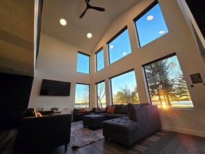 Smart TV, table tennis