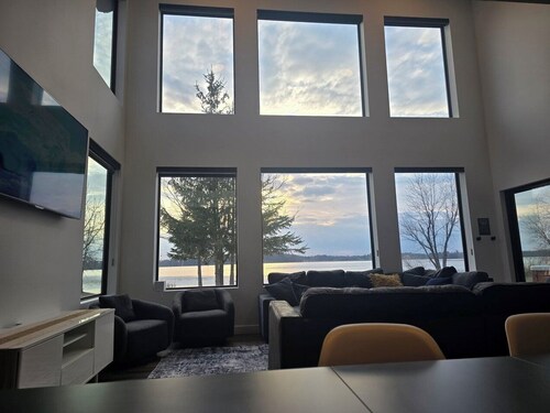 New Modern Lakefront Cabin on West Rush Lake