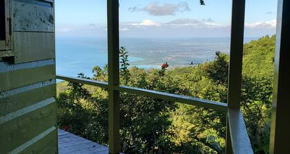 The Artist cabin is a mountain cabin overlooking the sea and coastline
