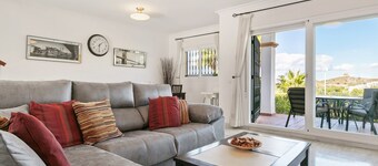 Alhaurín Villa with Terrace