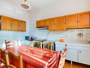 Fridge, microwave, oven, stovetop - Belvilla by OYO La Rosa dei Venti (Erli)