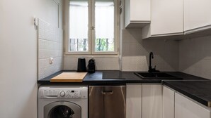 Kaffetrakter/tekoker, kjøleskap, mikrobølgeovn og oppvaskmaskin