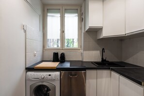 Fridge, microwave, dishwasher, coffee/tea maker - Appartement Térreo - Welkeys (Paris)